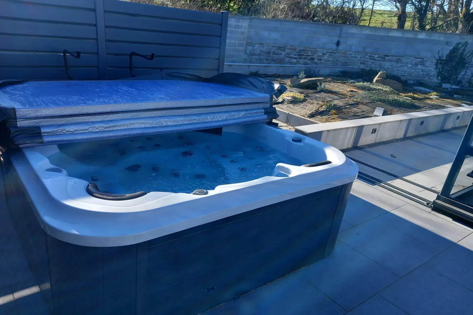 Gite à la ferme avec Piscine intérrieur  sauna et bains à remous-Bien-être