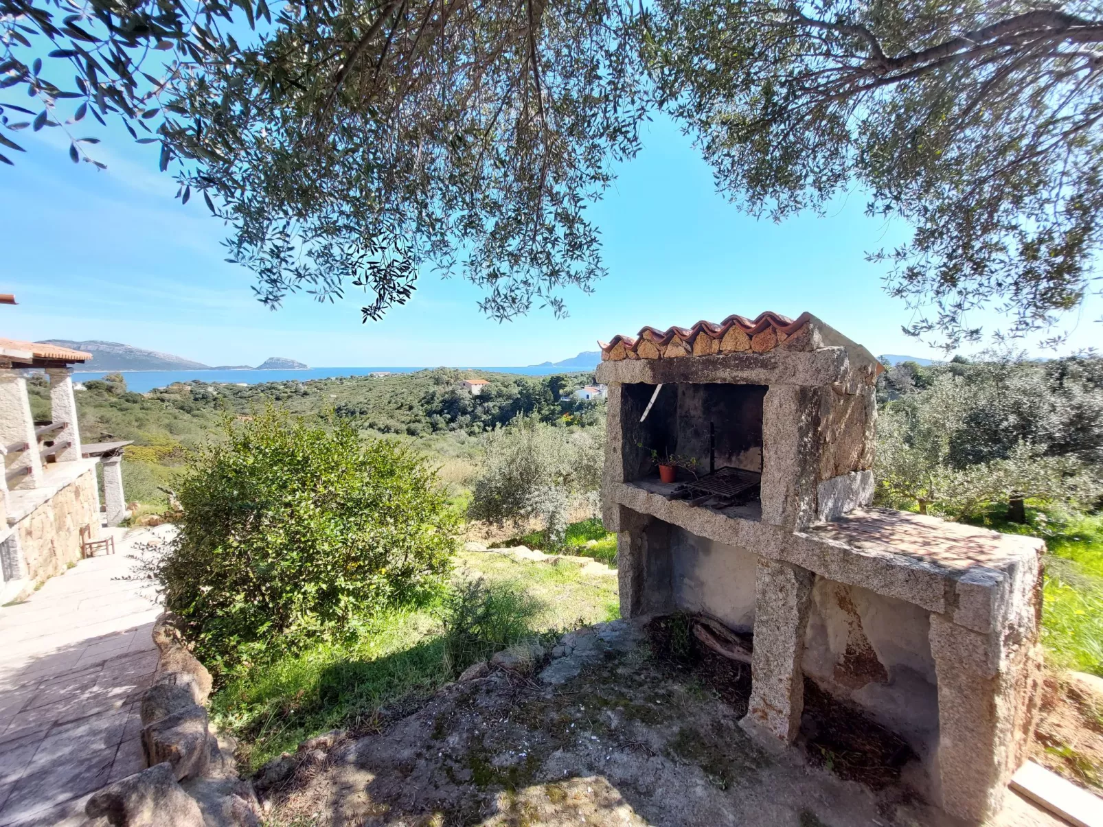 Pietra-Outside