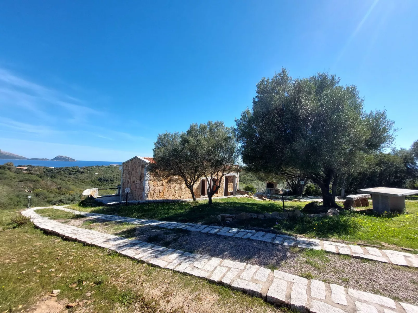 Pietra-Outside