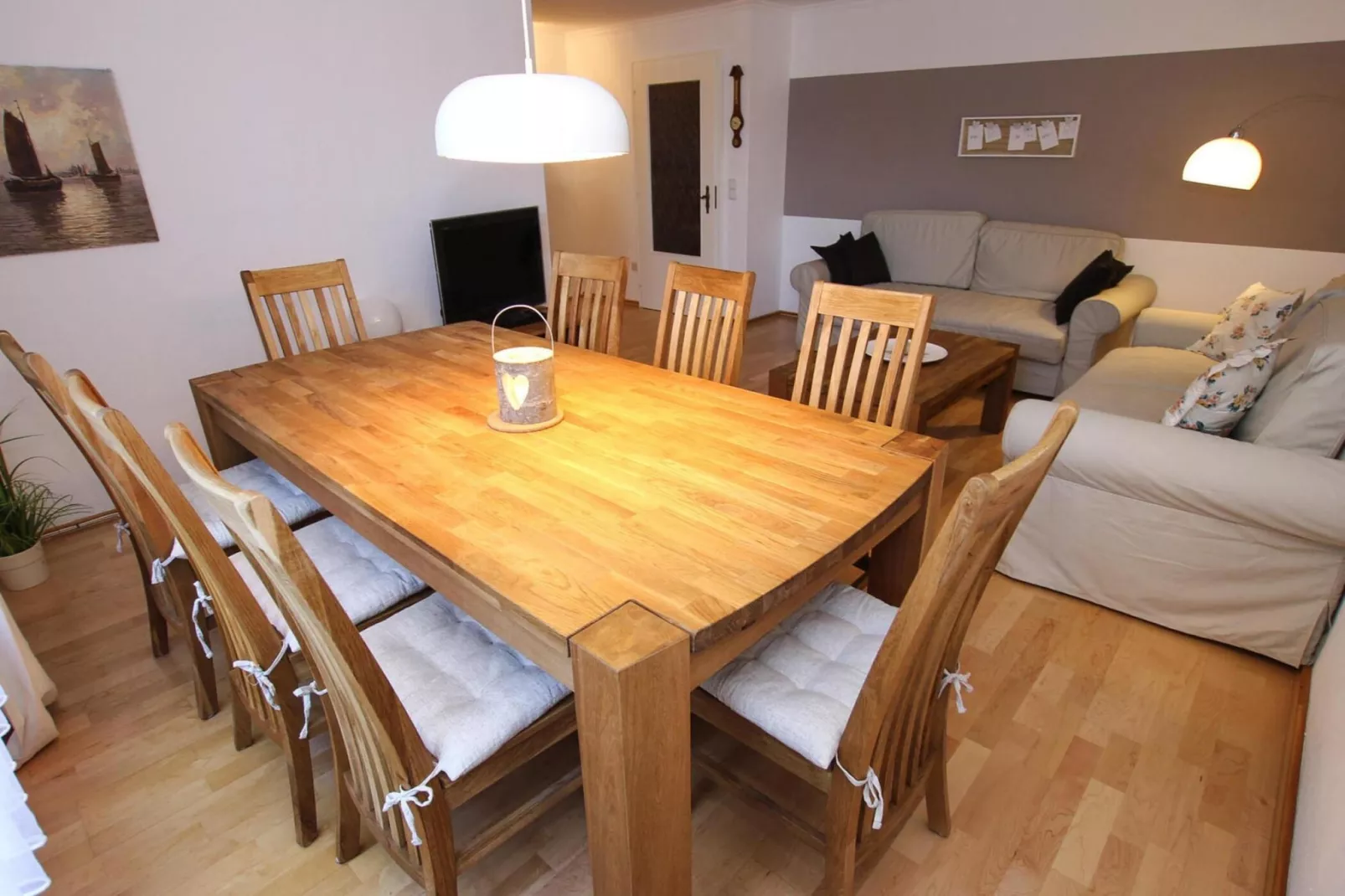 Zauberhexe-Dining room