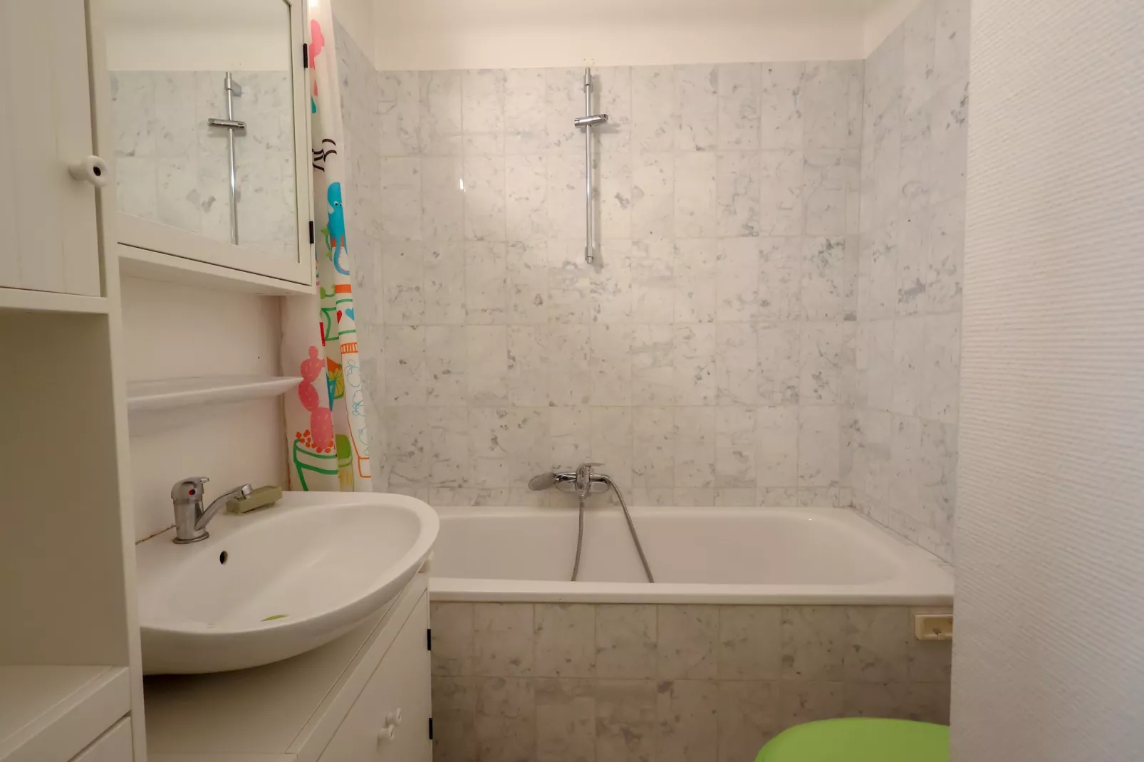 PLAZA J/0936-Bathroom