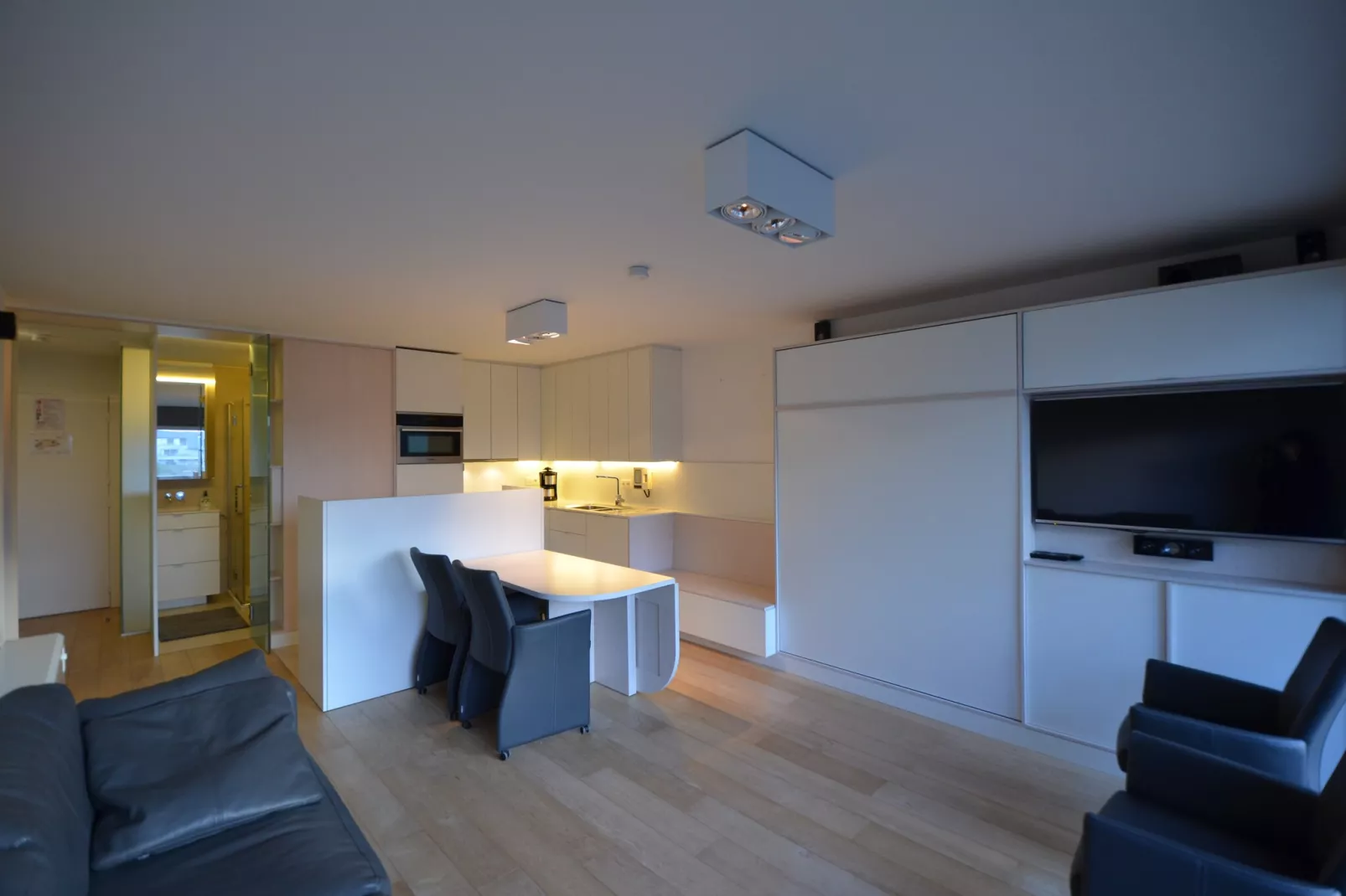 PLAZA I/0825-Kitchen