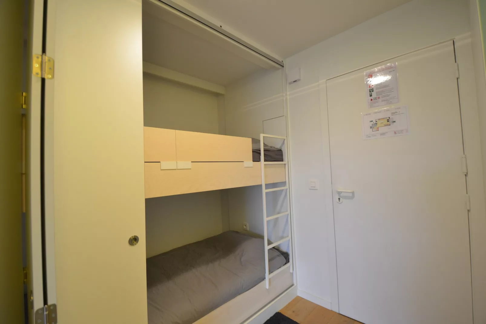PLAZA I/0825-Bedroom