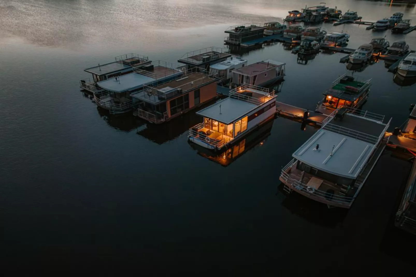 Hausboot in Zehdenick-Außenbereich Sommer