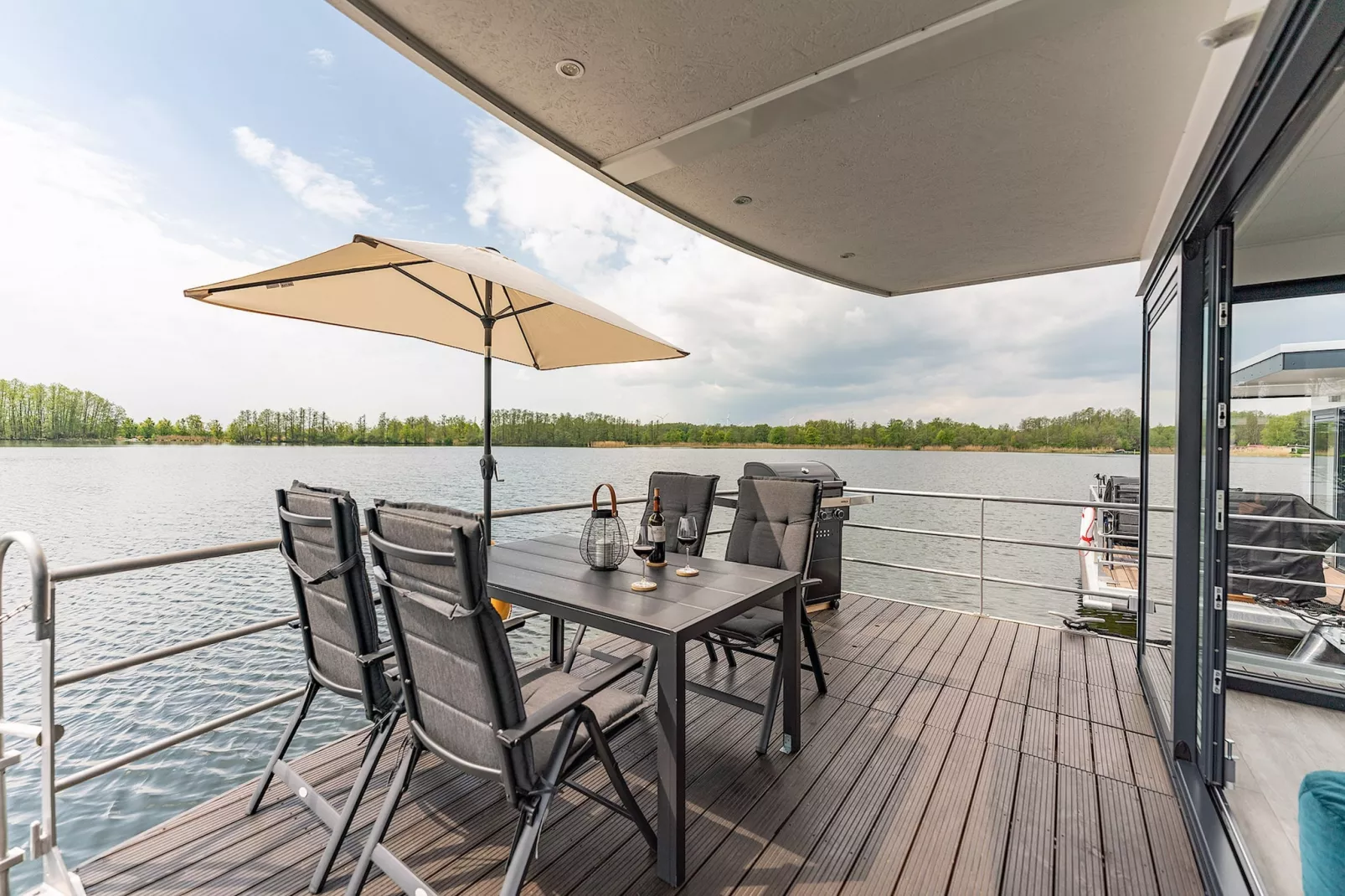Hausboot in Zehdenick-Terrace balcony