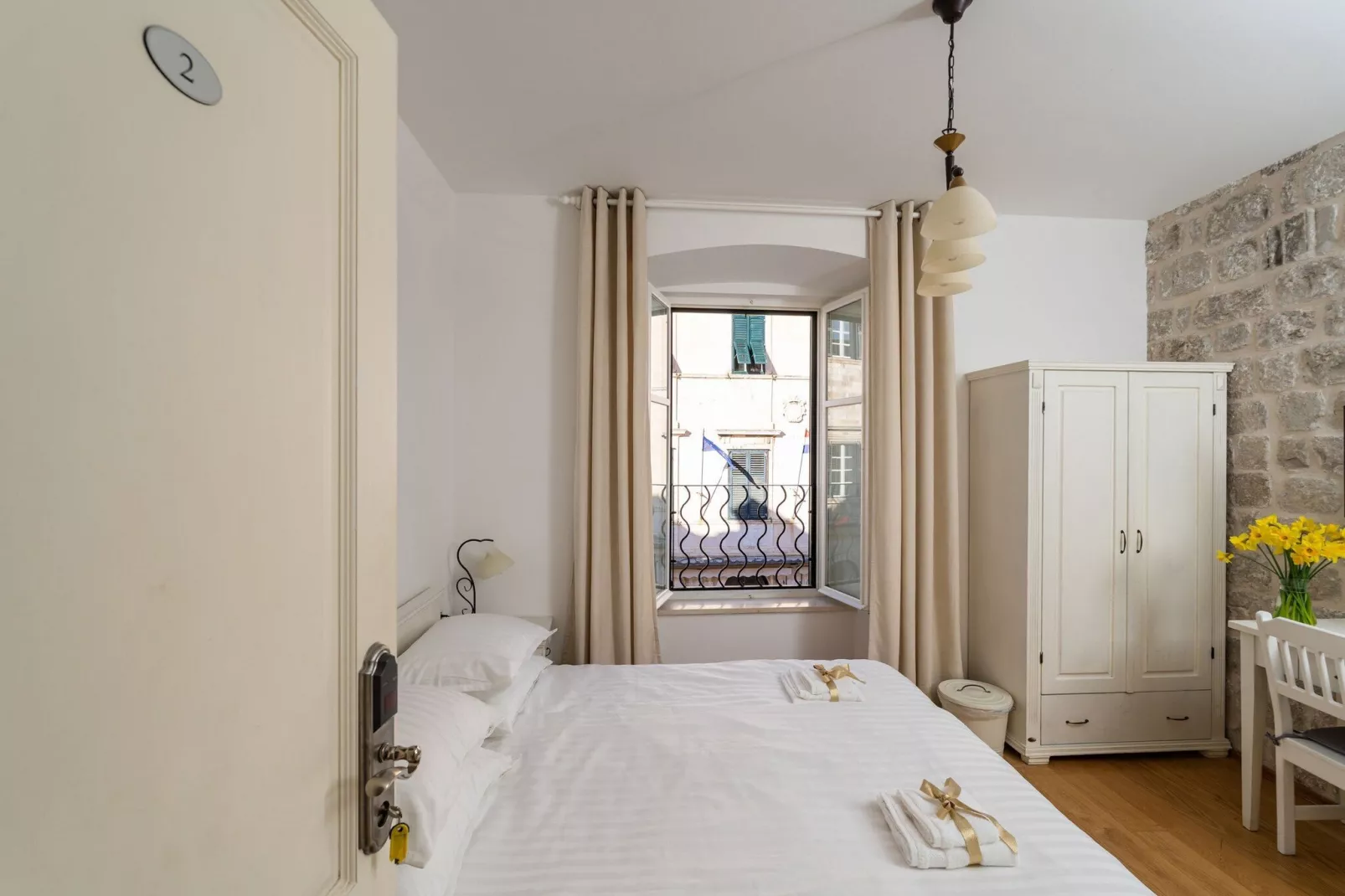 Guest House Lumin - Deluxe Double or Twin Room with City View (Second Floor) (BR2)-Indoor