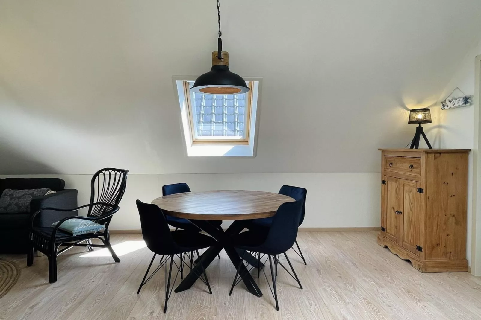 Anzelhoef Apartment Oost-Dining room