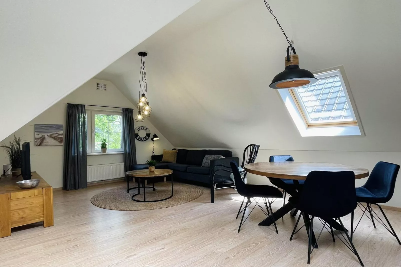 Anzelhoef Apartment Oost-Living room