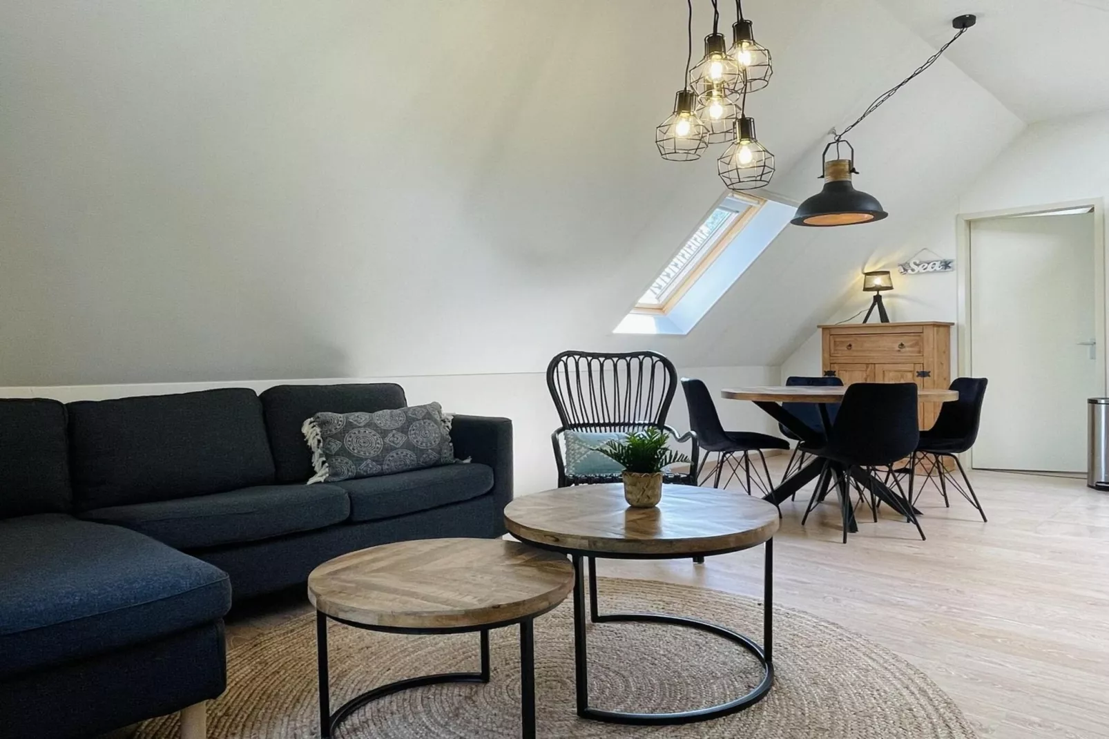 Anzelhoef Apartment Oost-Living room