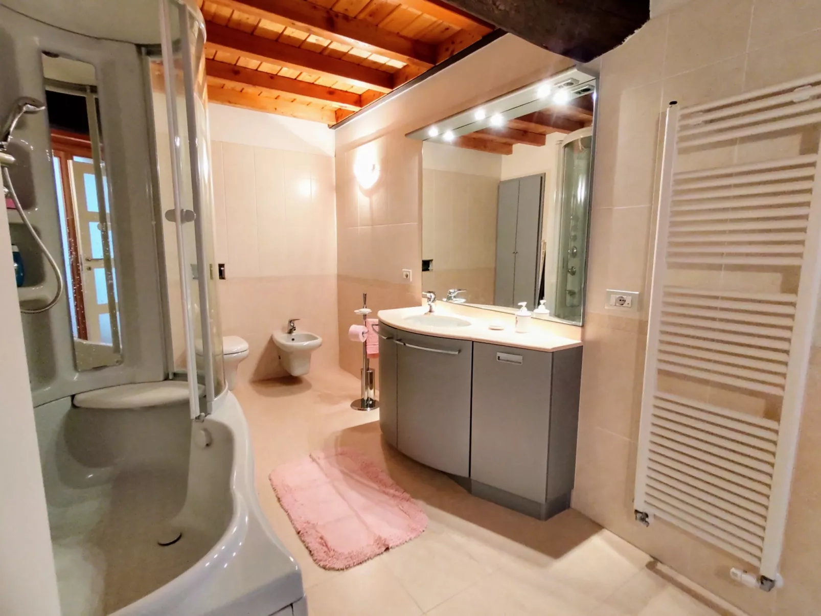 La Cascina-Inside