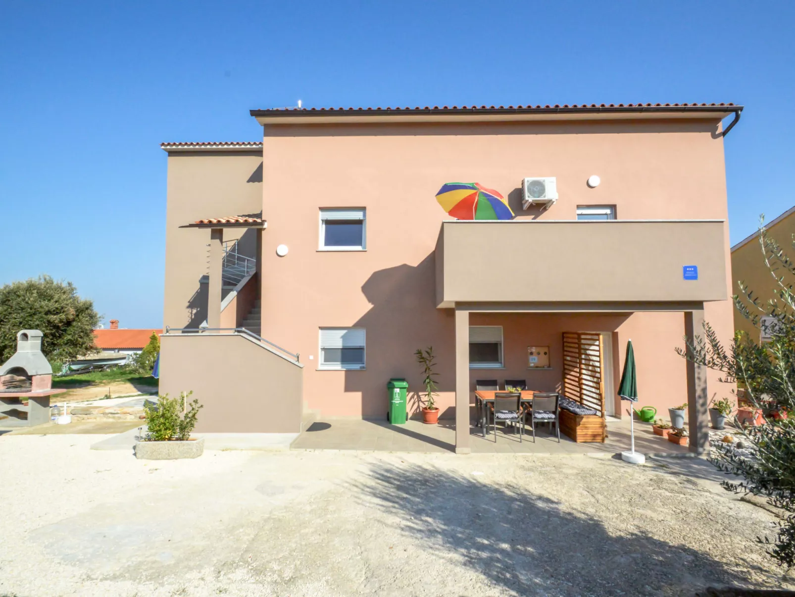 B&B-Outside