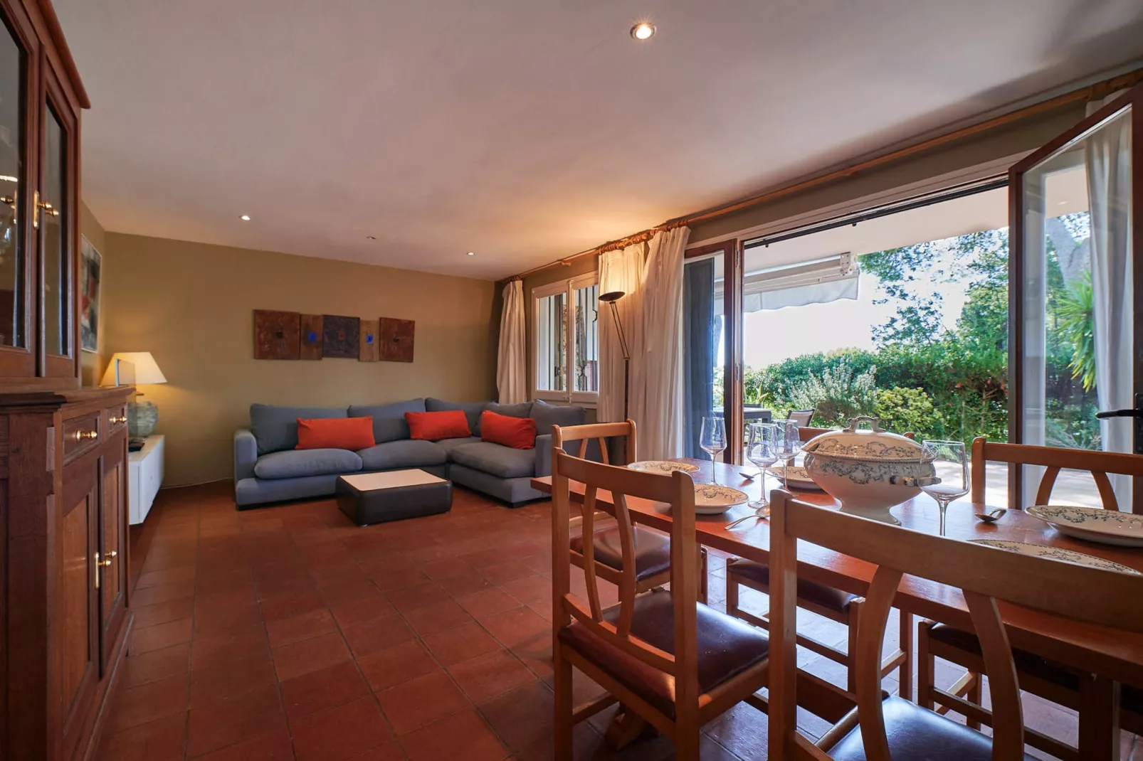 Cliper L-1-Living room