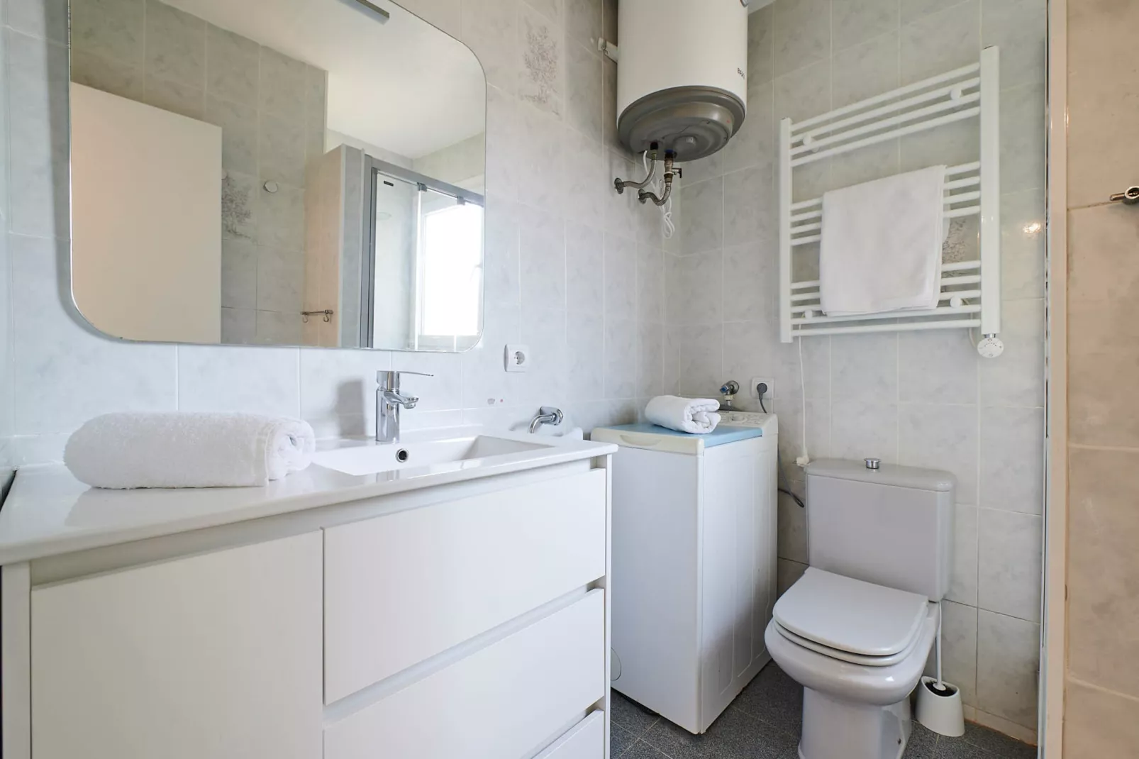 Cliper C-3-Bathroom