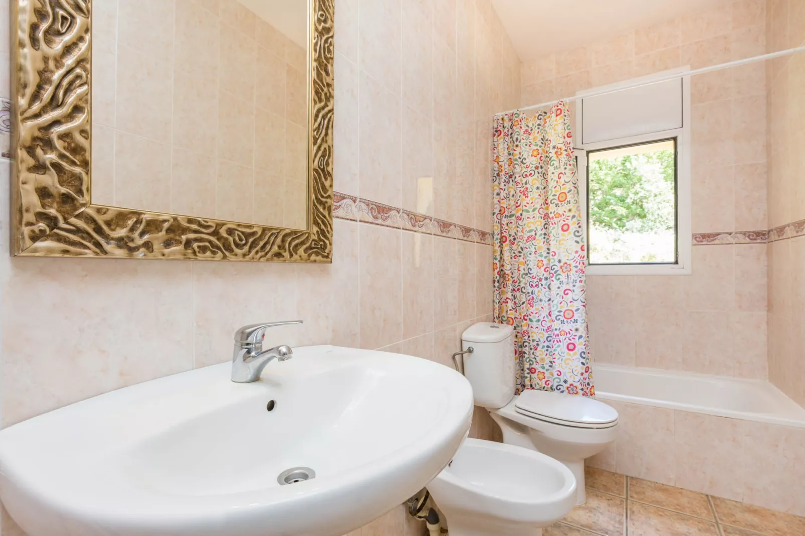 Diaz-Bathroom
