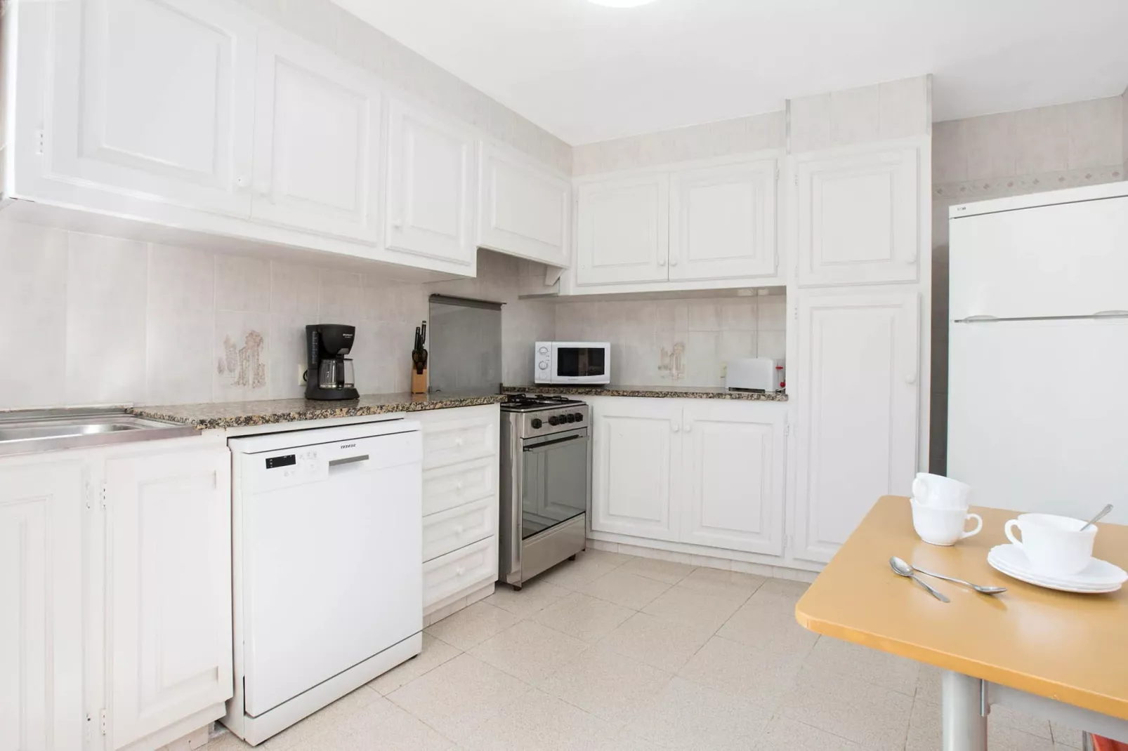 Tres Pins 1-Kitchen