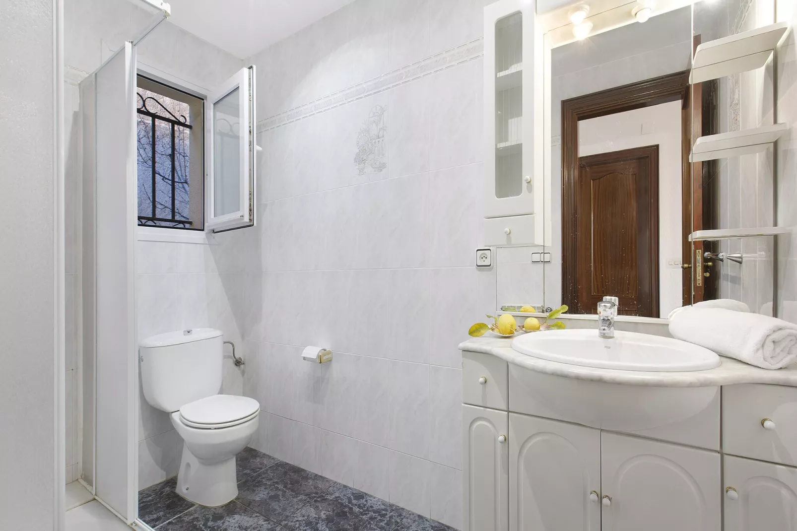 Maer-Bathroom