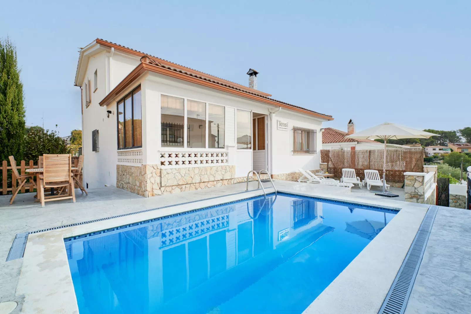 Tensi-Exterior summer