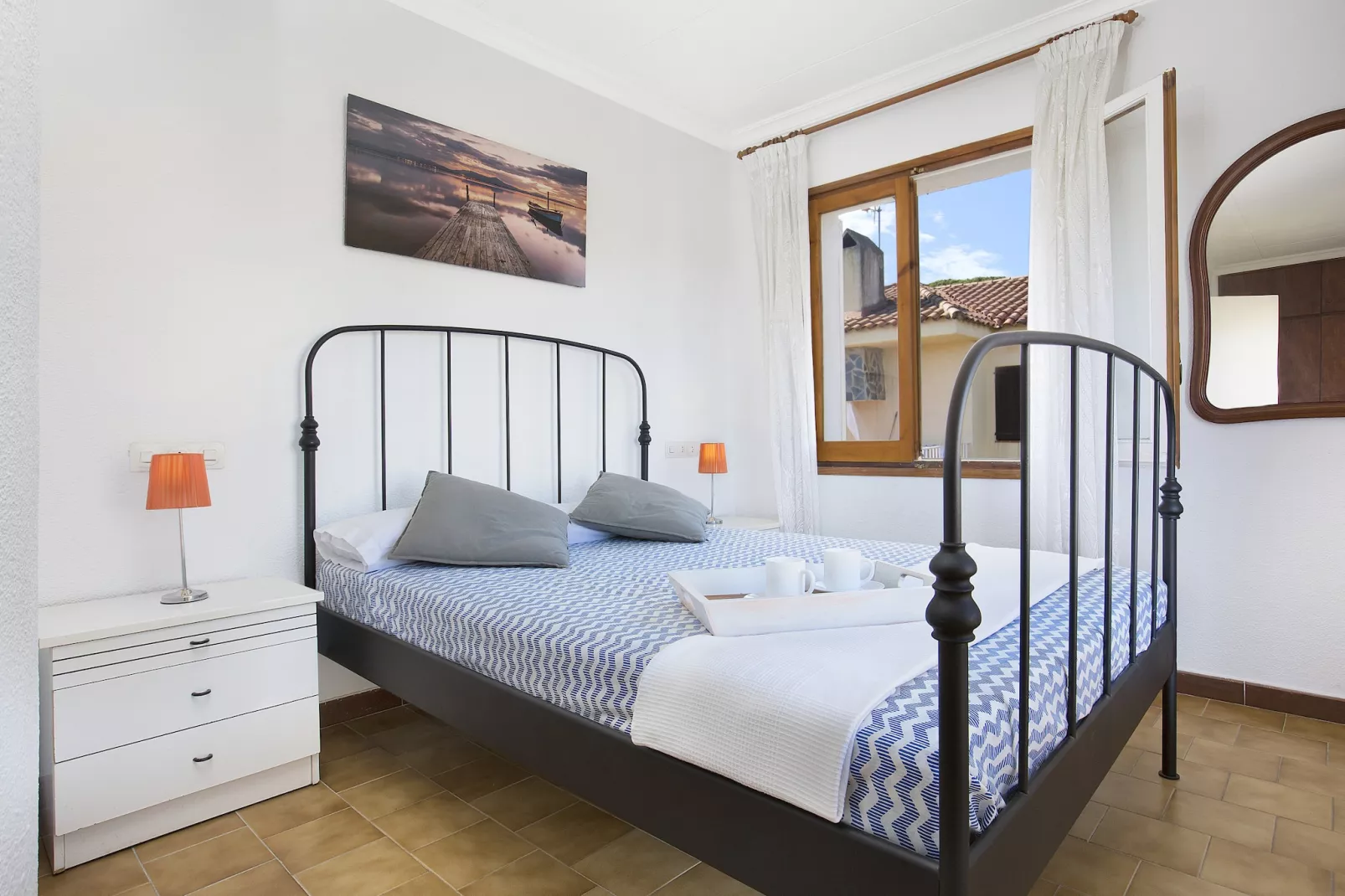 Tensi-Bedroom