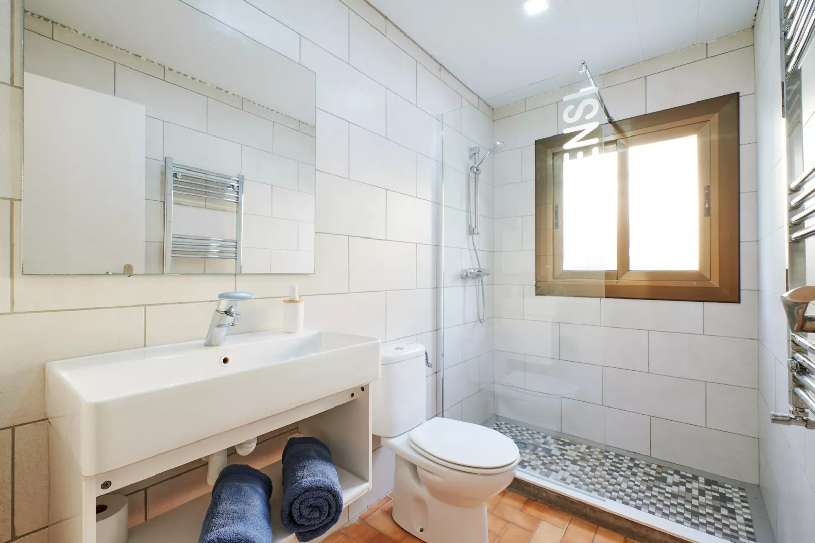 Tensi-Bathroom