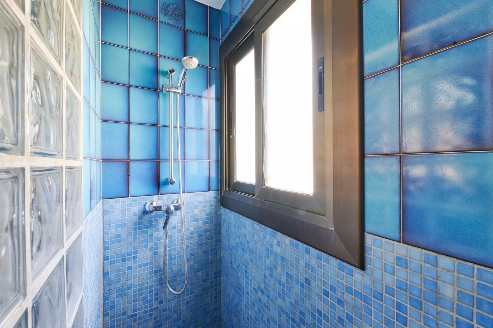 Tensi-Bathroom
