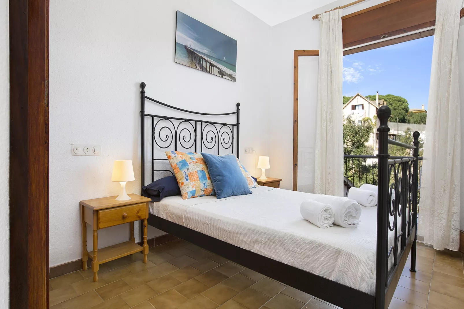 Tensi-Bedroom
