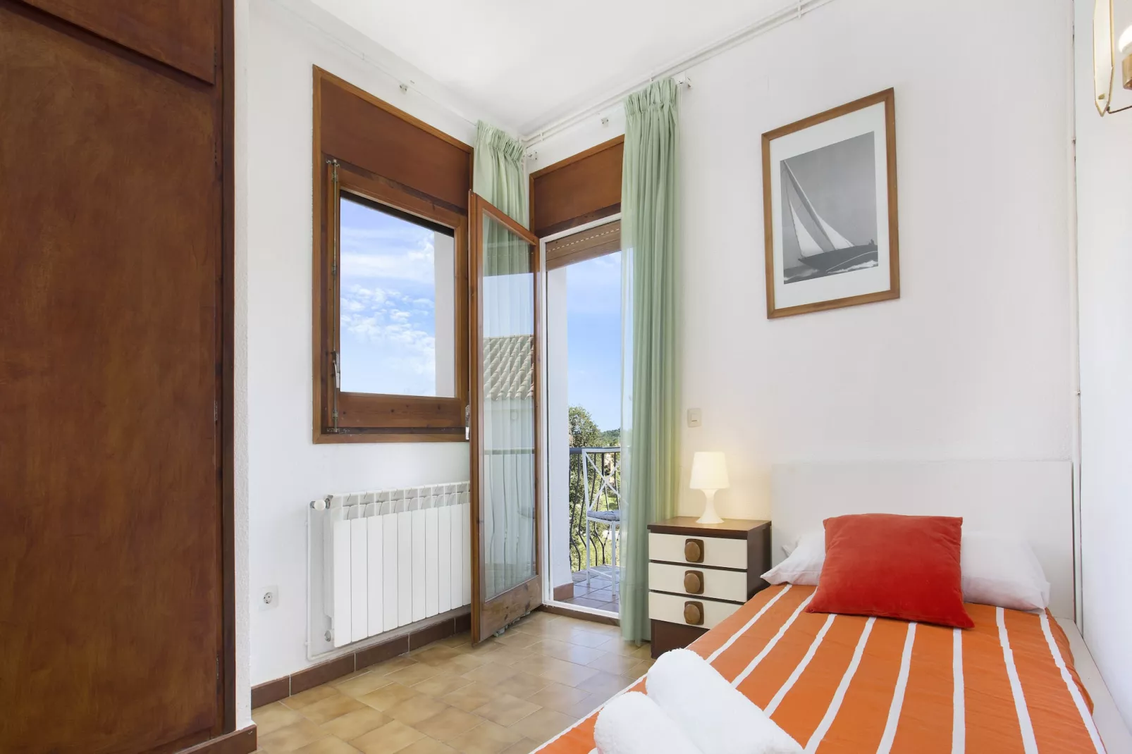 Tensi-Bedroom