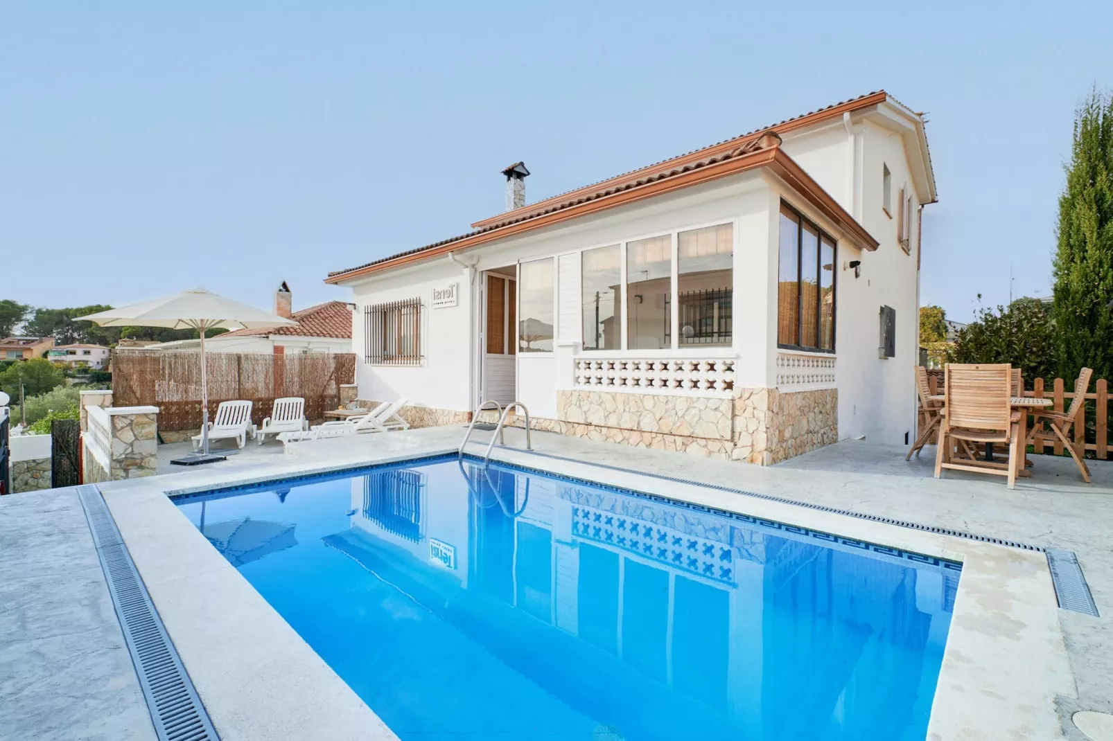 Tensi-Exterior summer