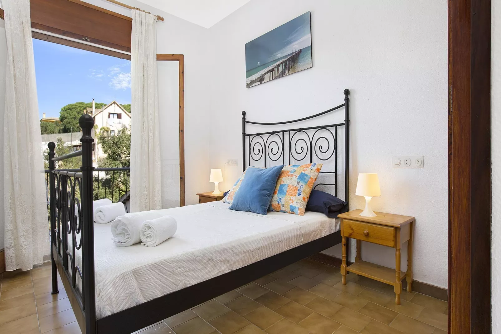 Tensi-Bedroom