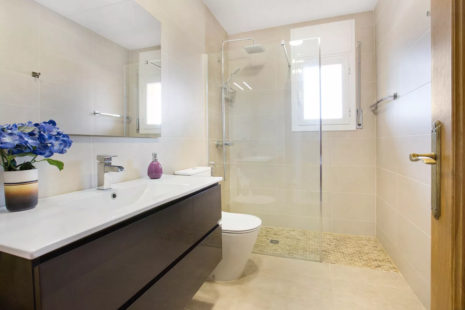 Crisantemo-Bathroom