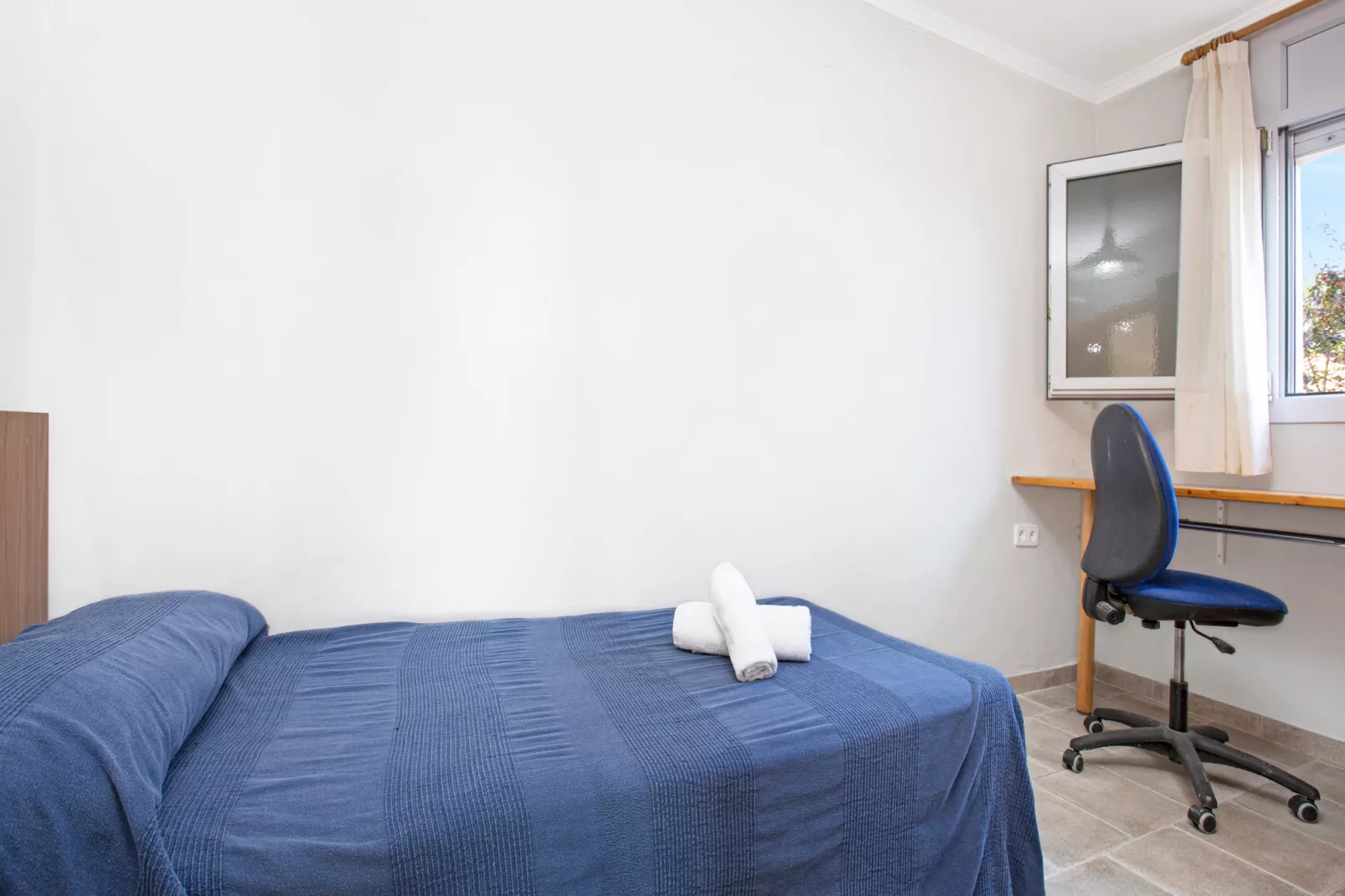 Garbi-Bedroom