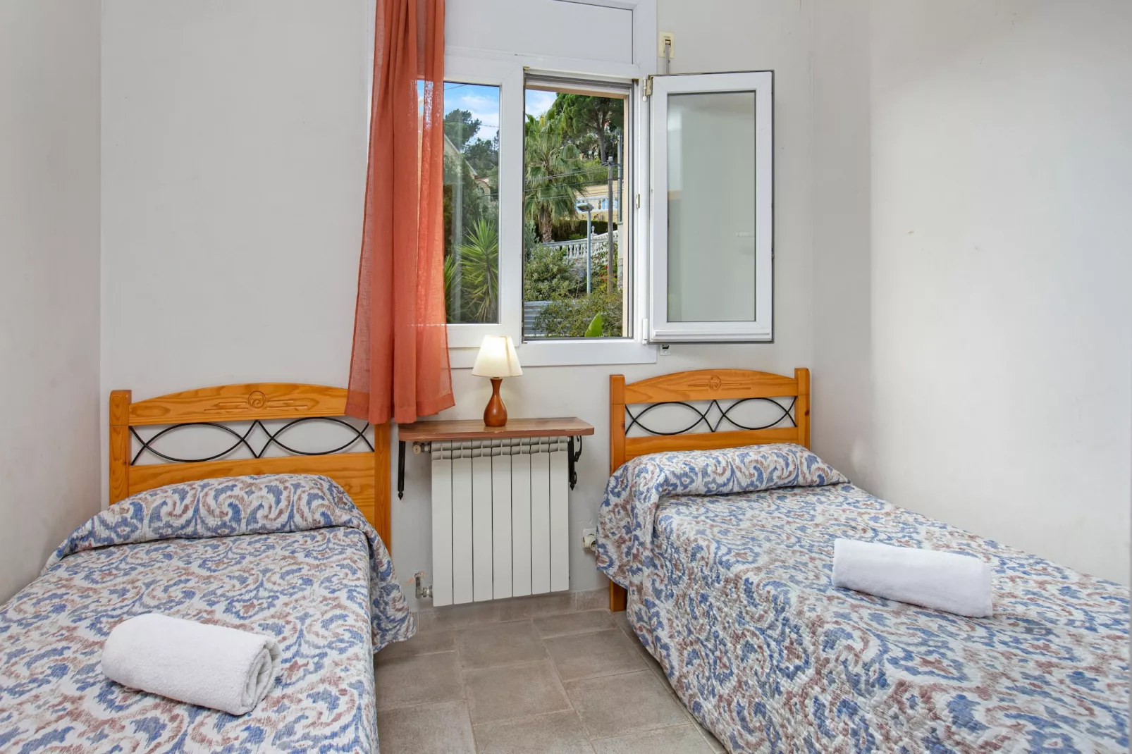 Garbi-Bedroom