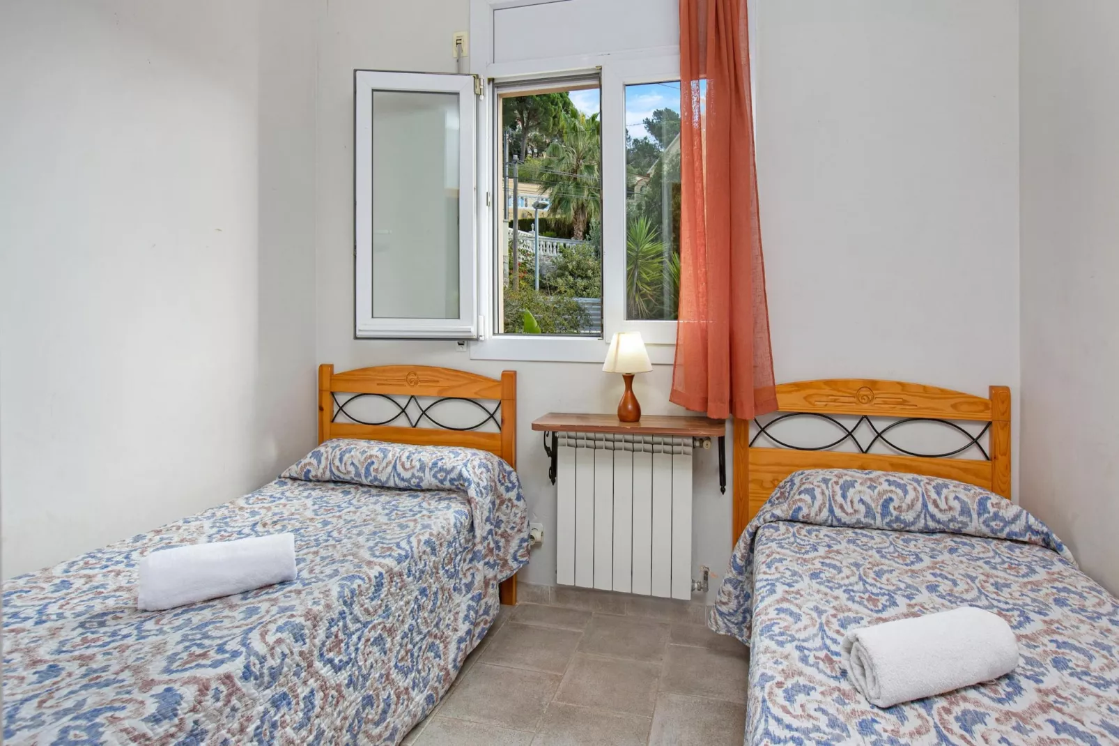 Garbi-Bedroom