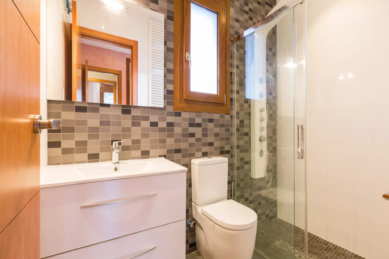 Paulina-Bathroom