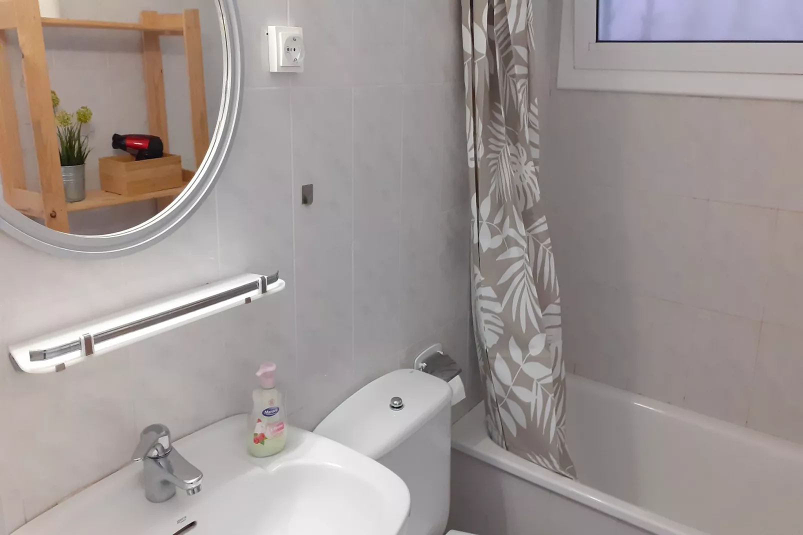 Olivia-Bathroom