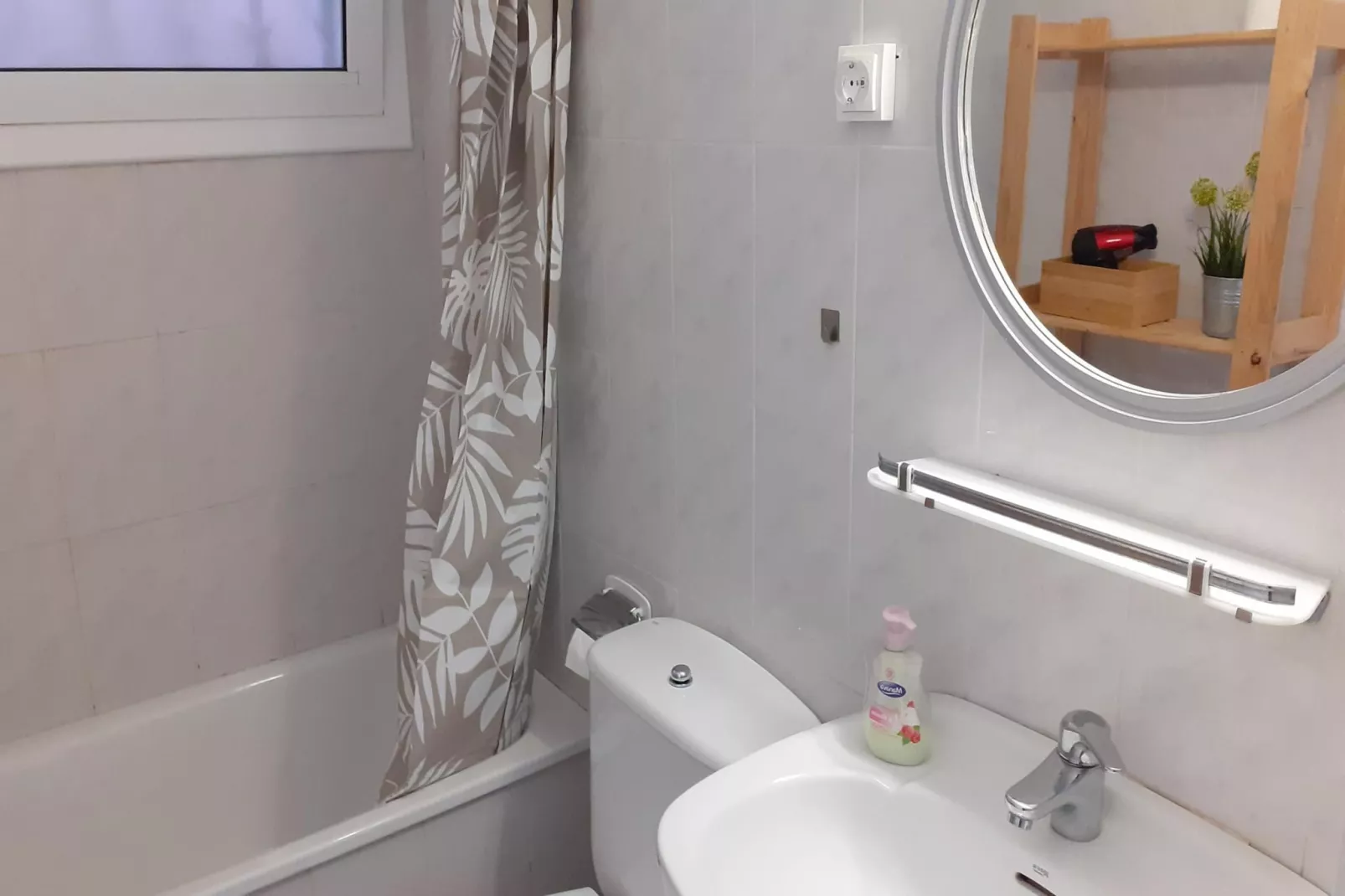 Olivia-Bathroom