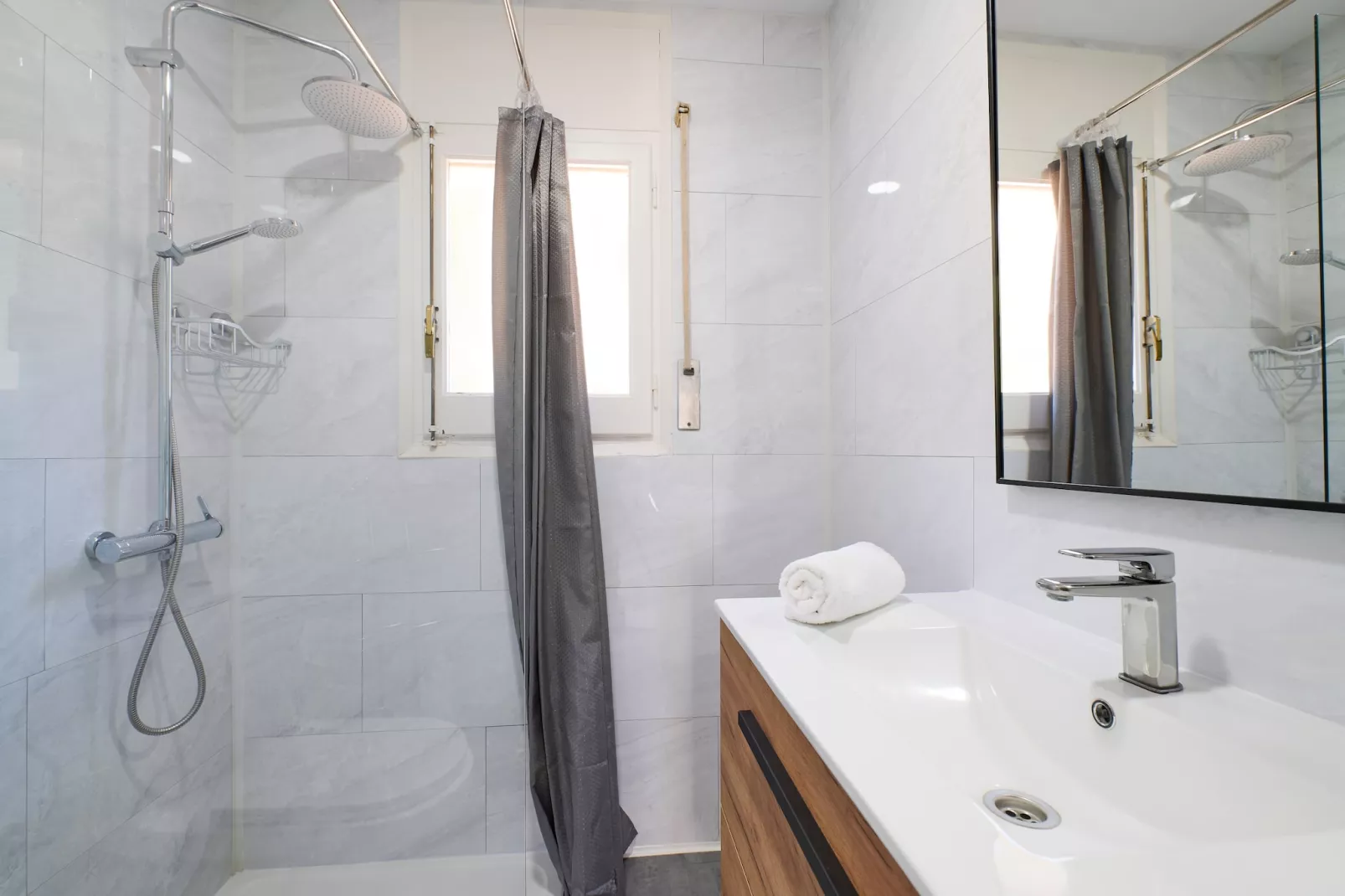 Tordera 18-Bathroom