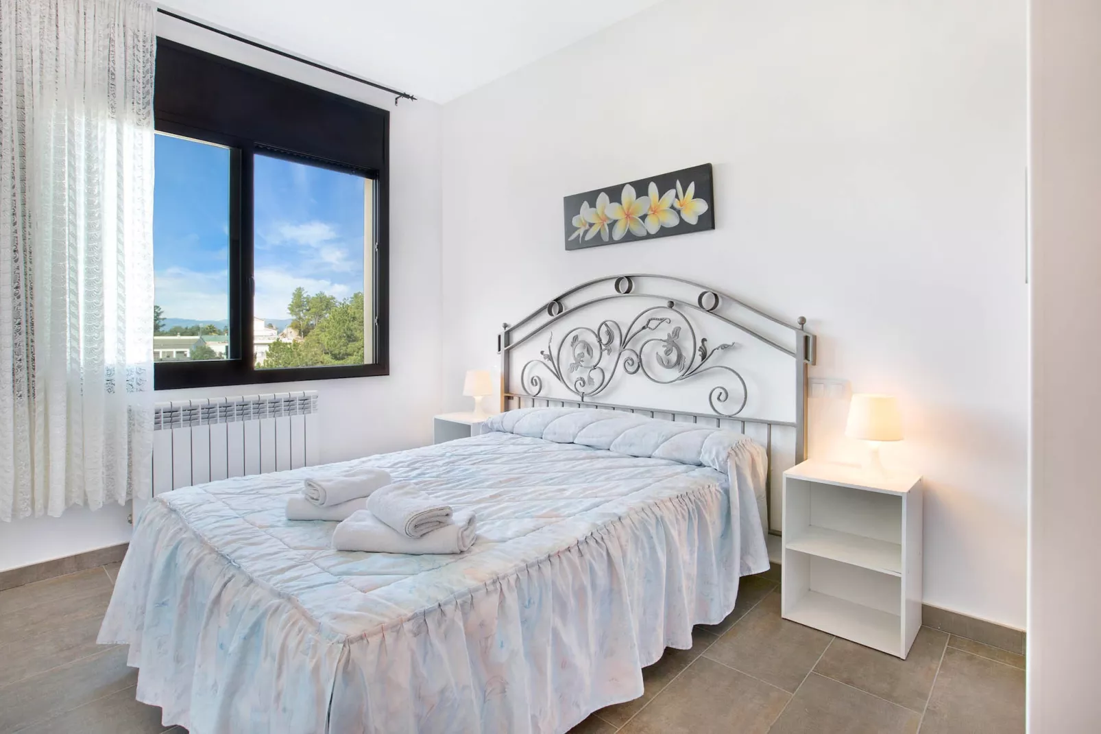 Camelia-Bedroom