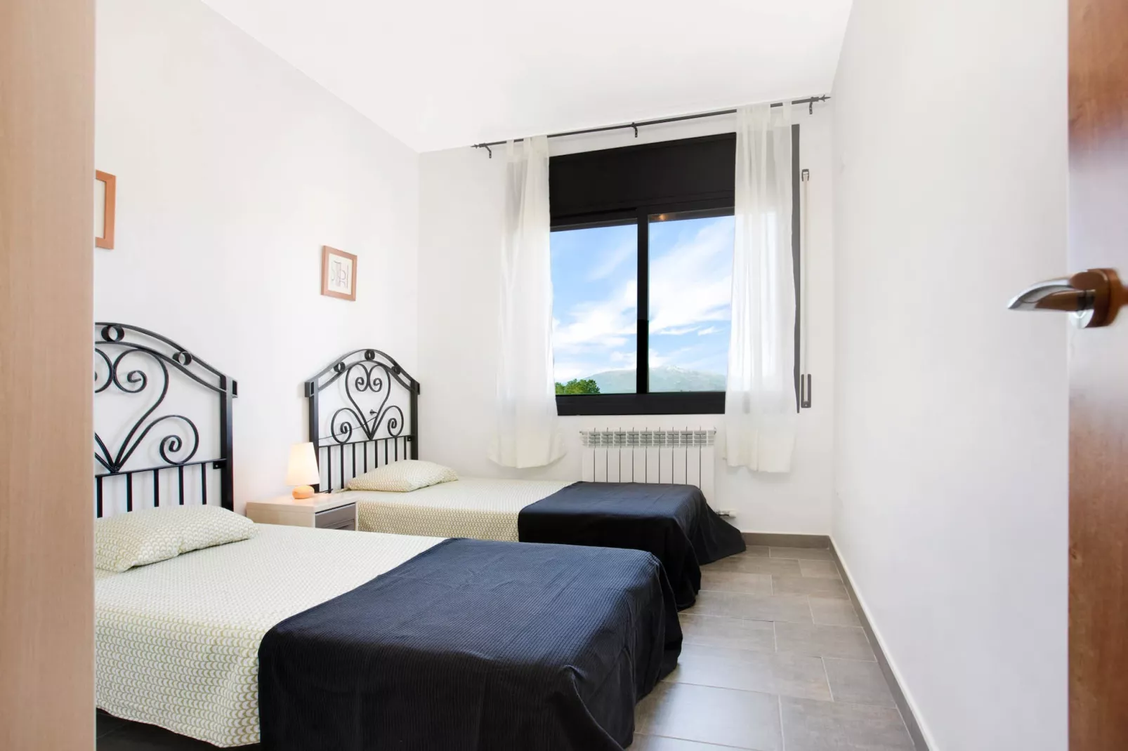 Camelia-Bedroom
