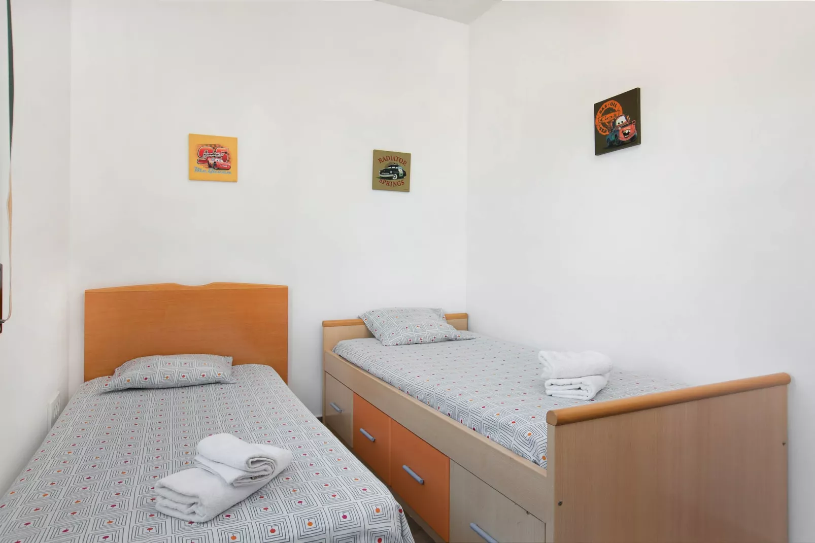 Camelia-Bedroom