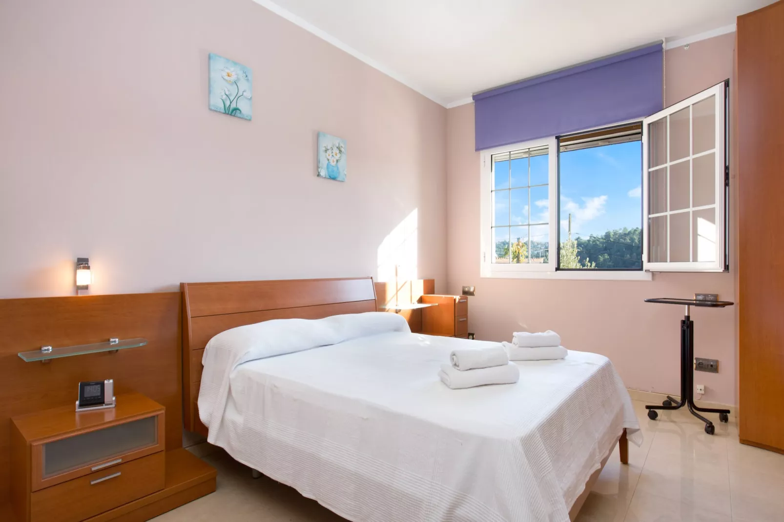 Sotet-Bedroom