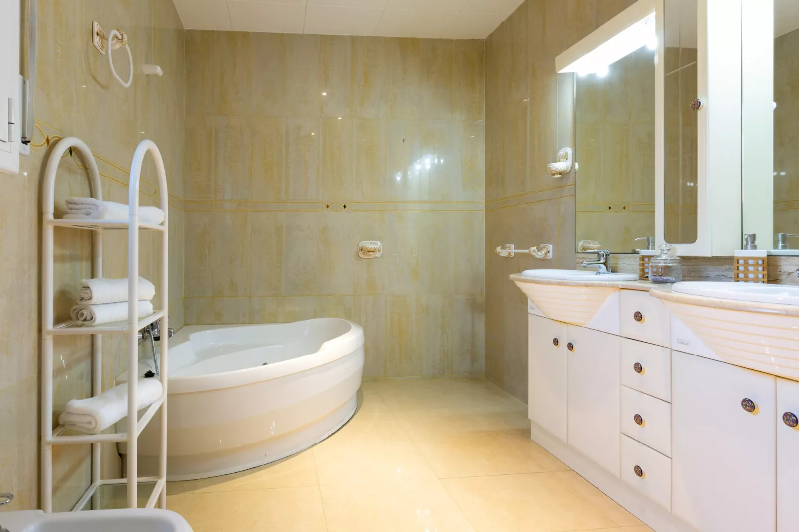 Sotet-Bathroom