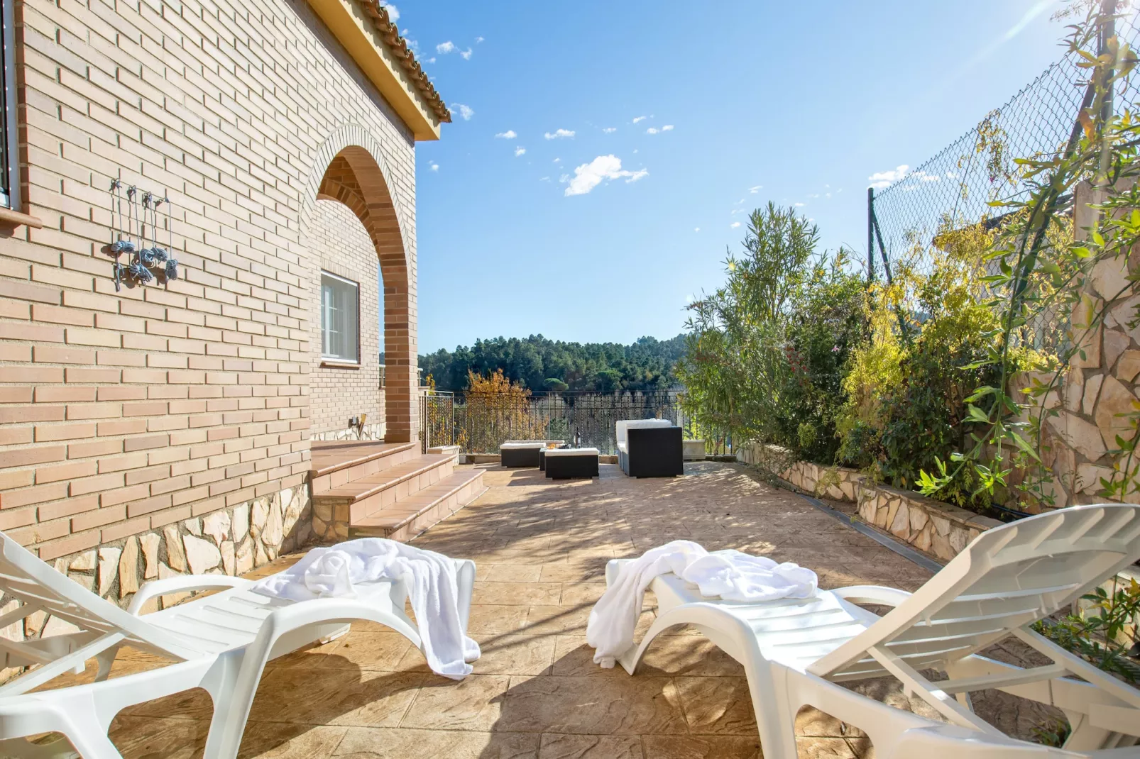 Sotet-Terrace