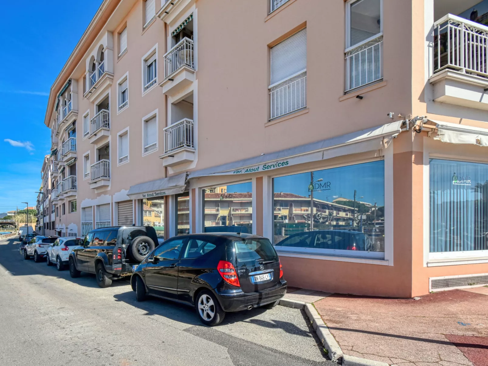 Le Vieux Port-Outside