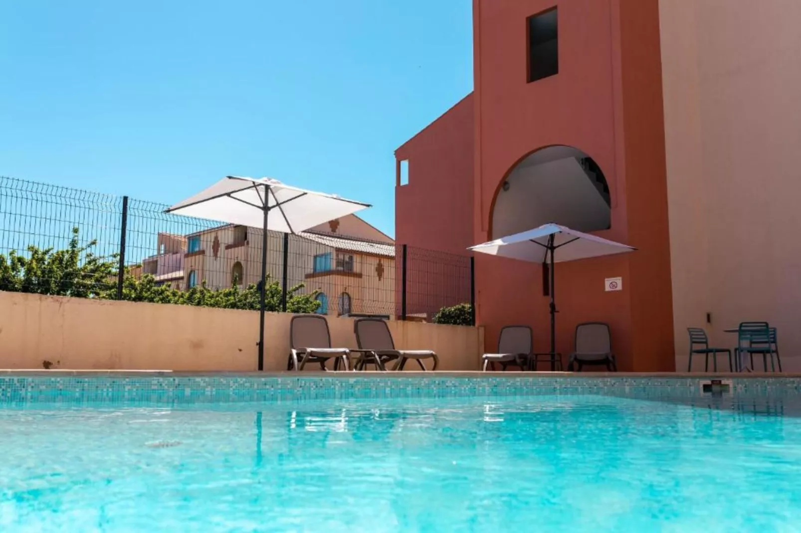 Appartement 1 Pièce 3 Personnes 1  bébé Vue Port-Pool