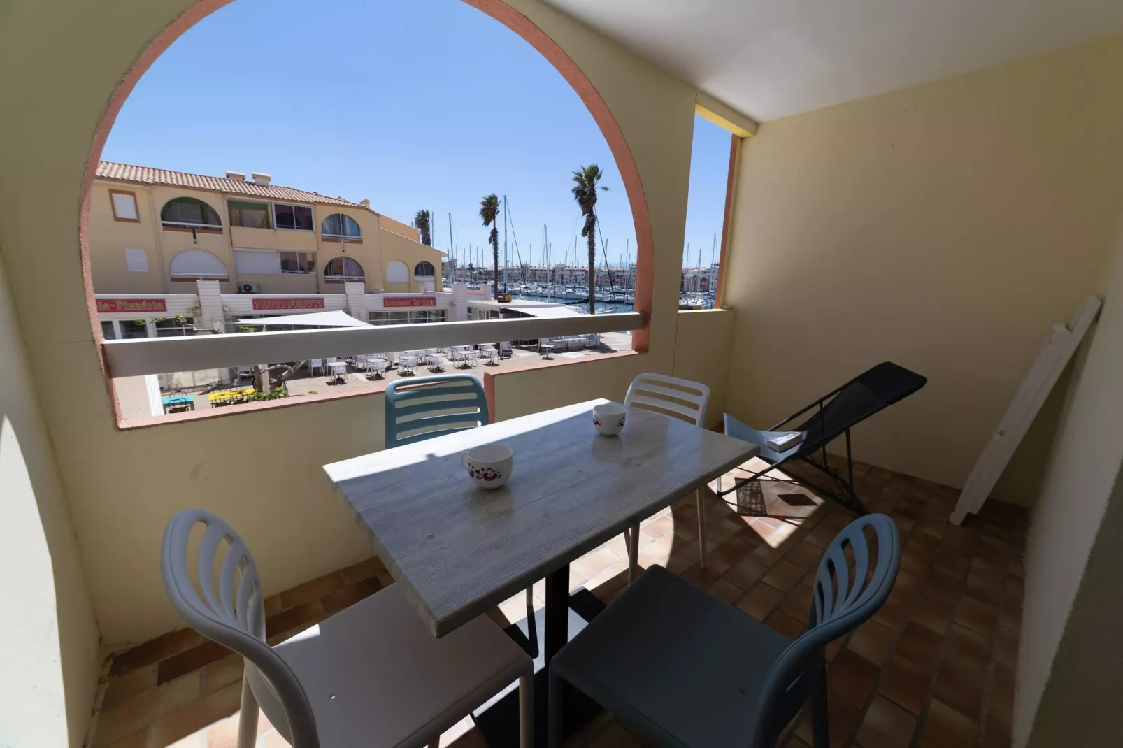 Appartement 1 Pièce 3 Personnes 1  bébé Vue Port-Terrace balcony