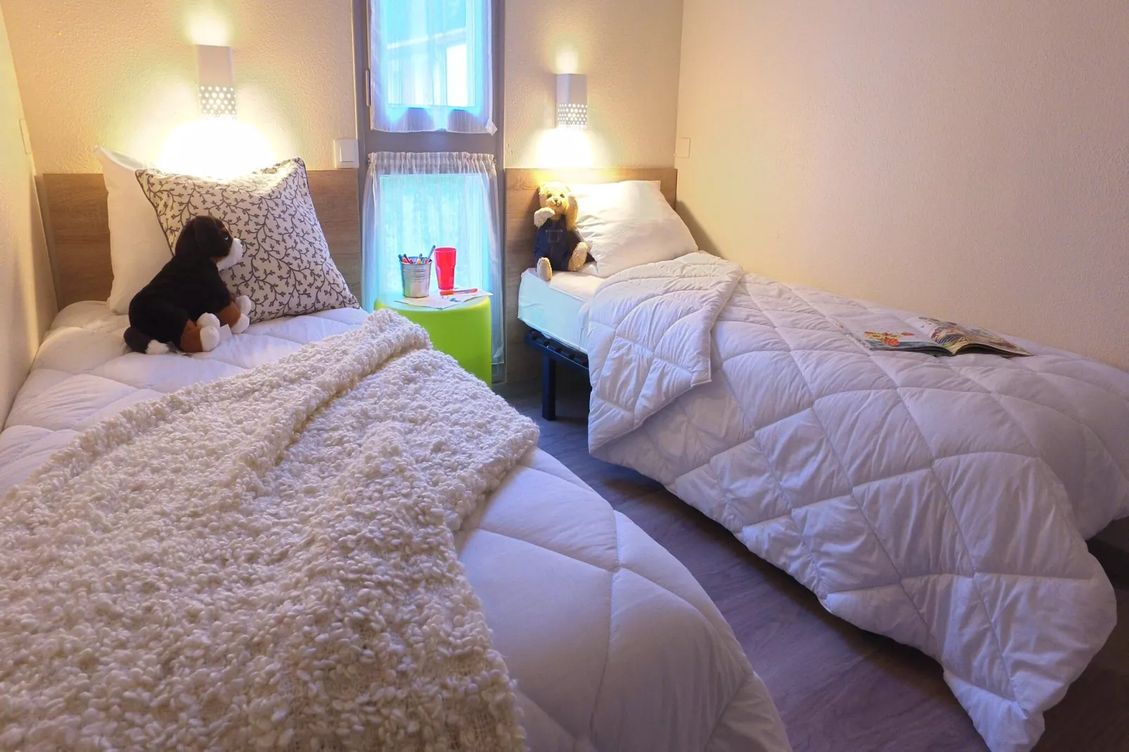 Gîte 3 Pièces 6 Personnes 1  bébé Roncière-Bedroom