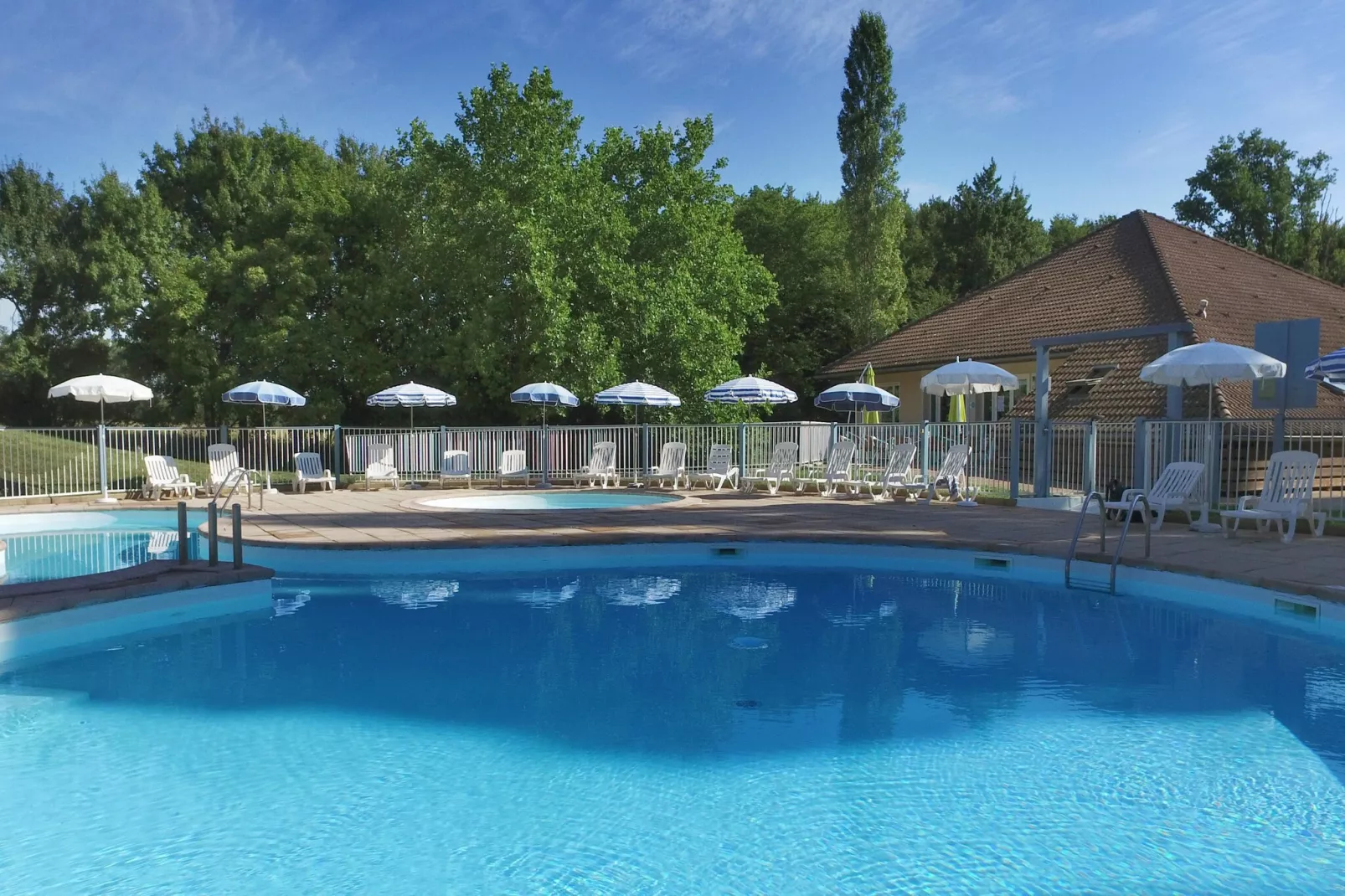 Gîte 3 Pièces 6 Personnes 1  bébé Roncière-Pool