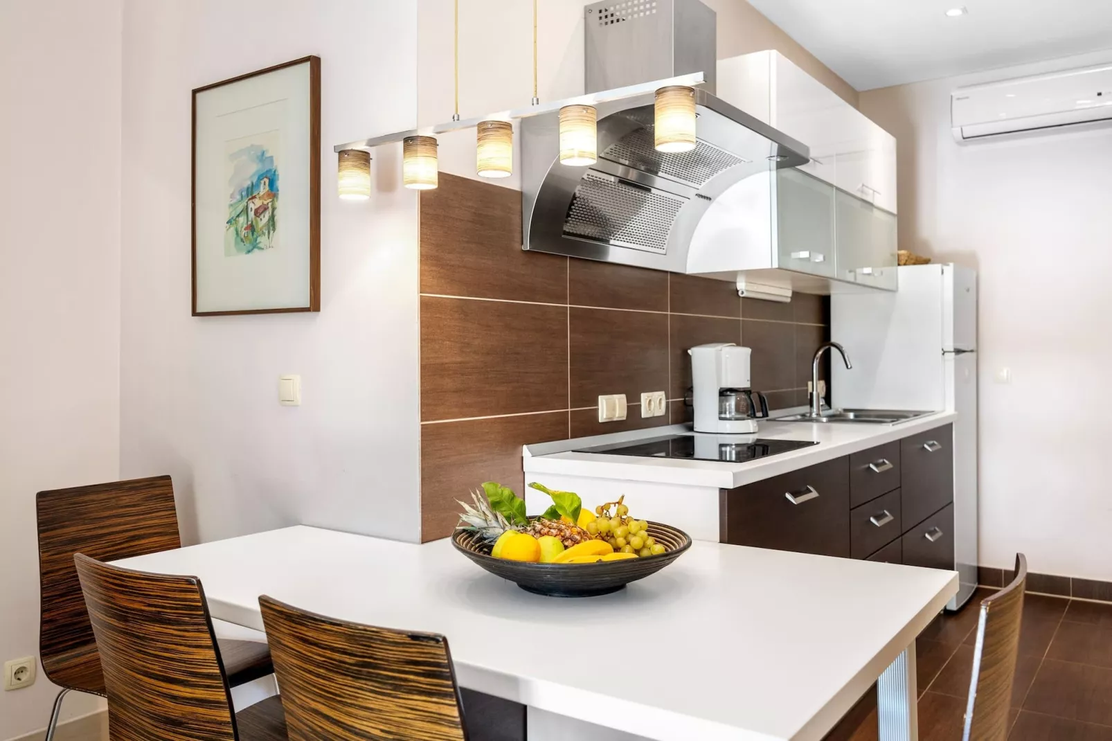 Blanka N2 - Shared Jacuzzi, Magical Garden-Dining room