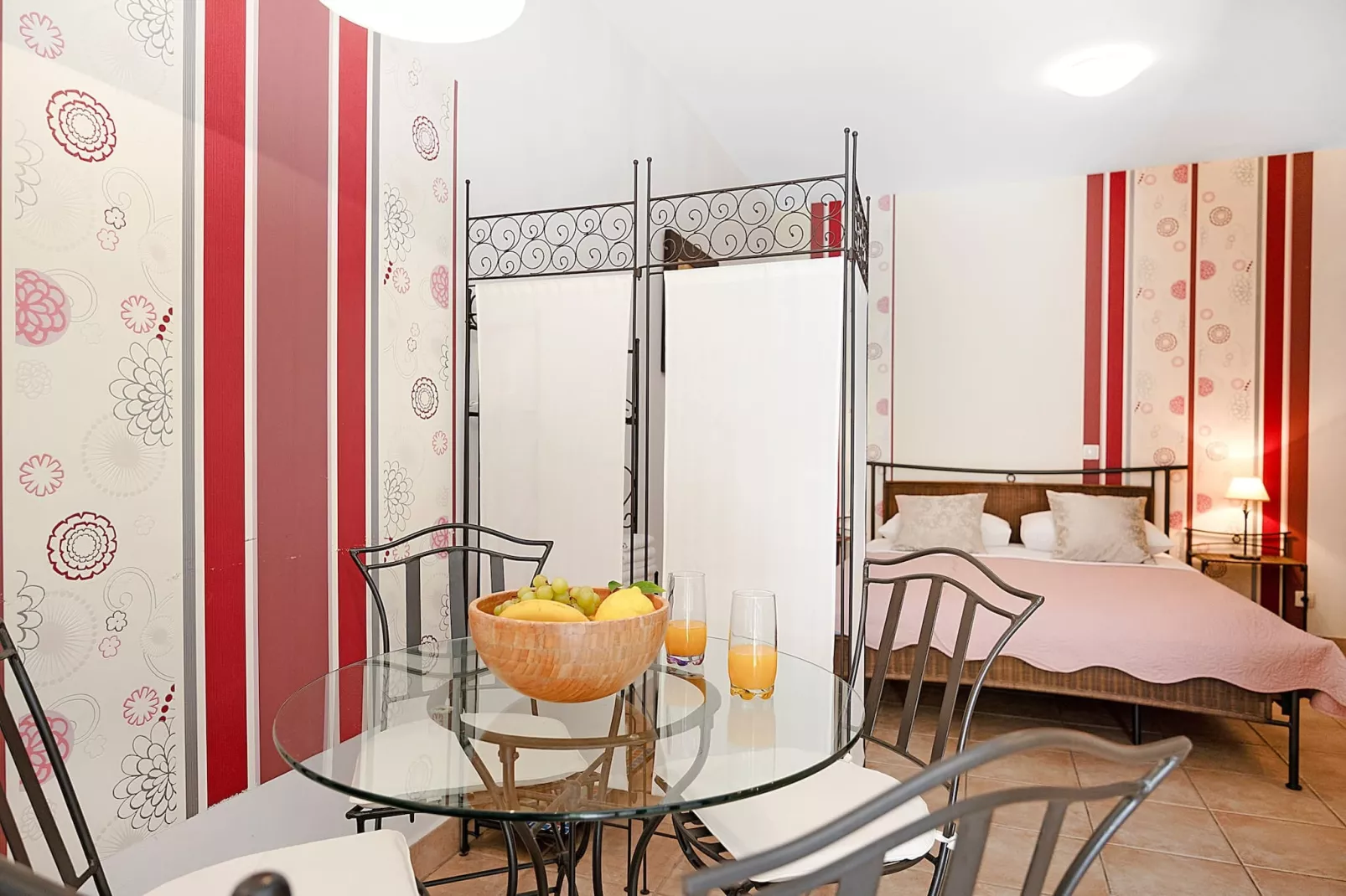 Blanka Studio - Shared Jacuzzi, Magical Garden-Dining room