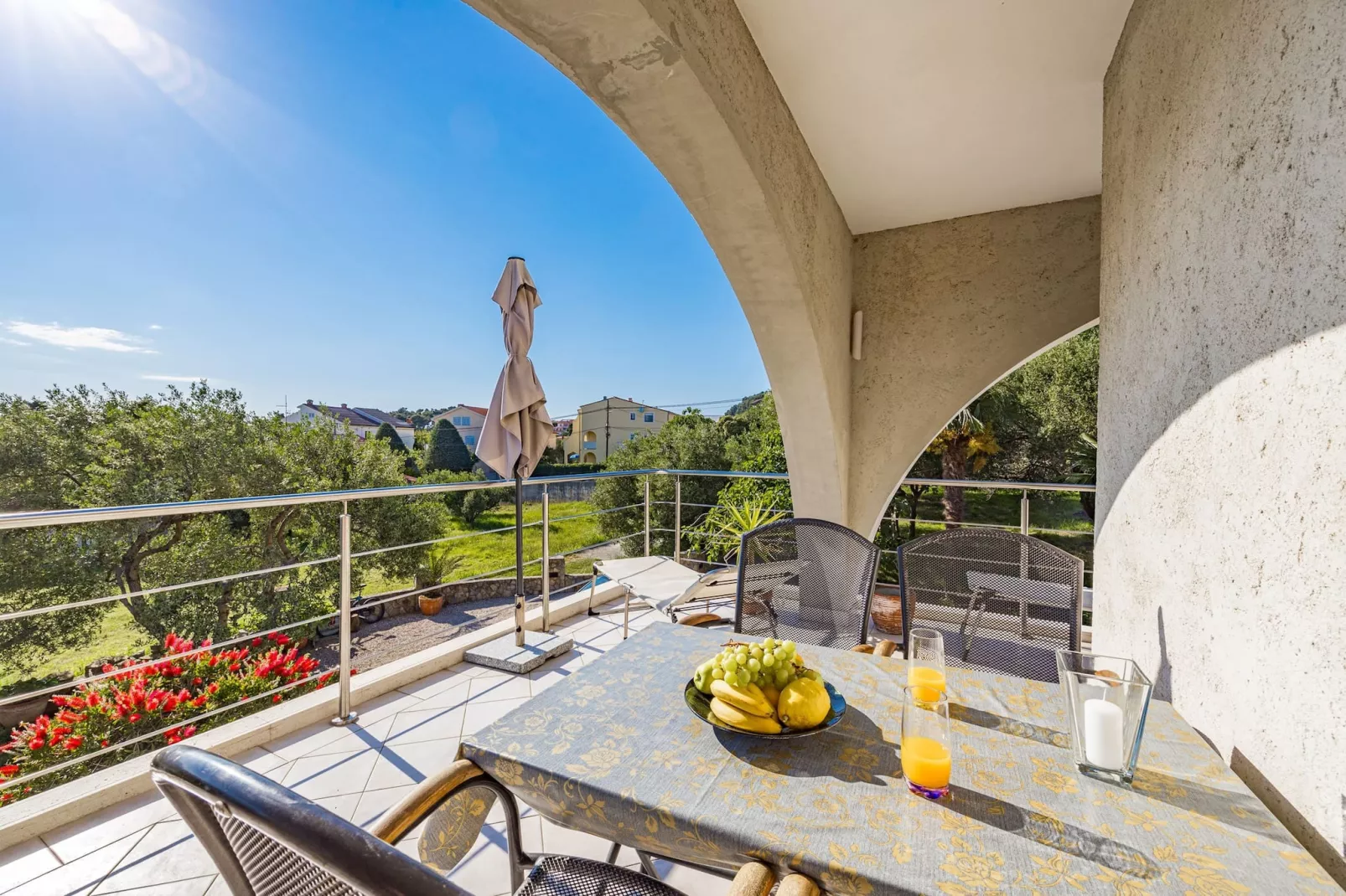 Blanka B2 - Shared Jacuzzi, Magical Garden-Terrassenbalkon